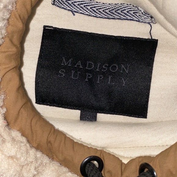 Saks Fifth Avenue Sherpa - Picture 4 of 4